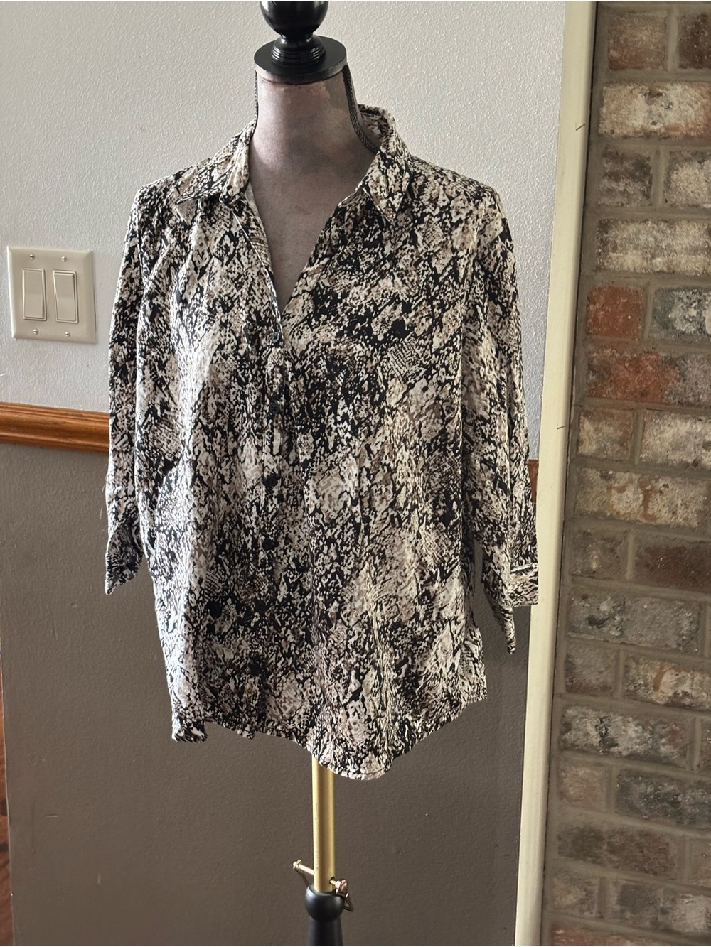 Dana Buchman Black and White Snake Print Blouse